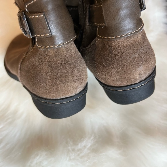 Clarks ⚜️ Brown Sueded Leather Boots - Picture 4 of 8